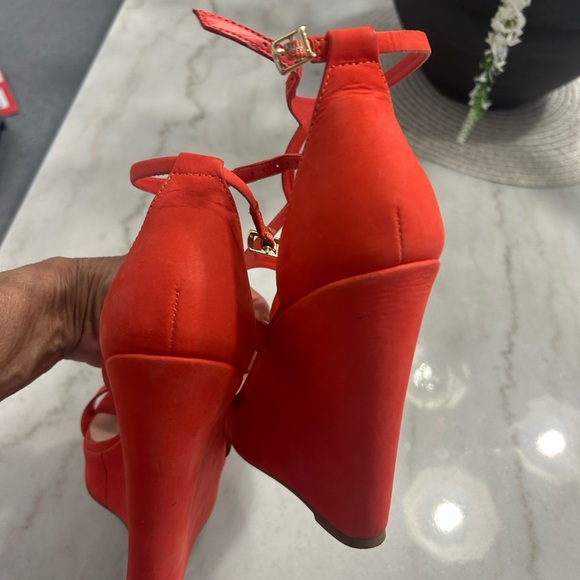 Aldo Red Wedge Sandals with Strappy Design - Picture 4 of 8